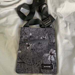 Euc daKine Jive crossbody